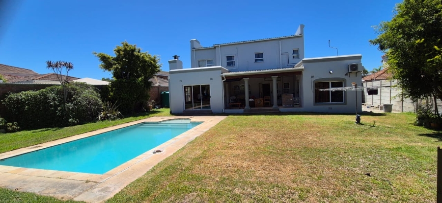 4 Bedroom Property for Sale in Summerstrand Eastern Cape